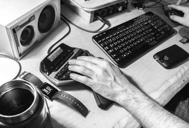 会受处罚吗？部分成都球迷赛后再现不当行为，投掷水瓶+看台斗殴