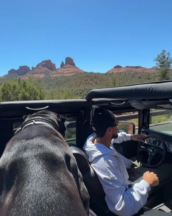 单身狗？布克驾驶悍马出游 只有狗狗陪伴左右