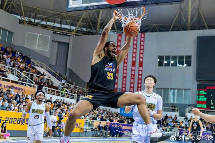 MK体育中国-山东蜜獾第一年：一群在NBL″陪跑″的年轻人，图什么？|山东队|篮球|上海|三分球|篮协_新浪新闻